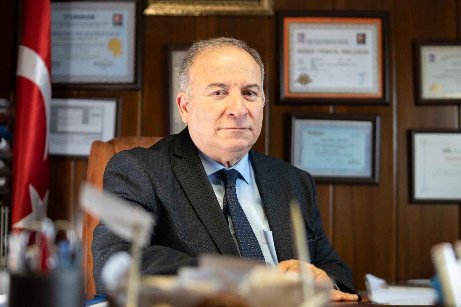 R. Ragıp Kuğu — Serbest Muhasebeci Mali Müşavir, Ümraniye ofisinde